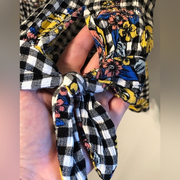 Charming ONE ❤️ CLOTHING. Los Angeles Spring top size Large. NWOT - Picture 7 of 9